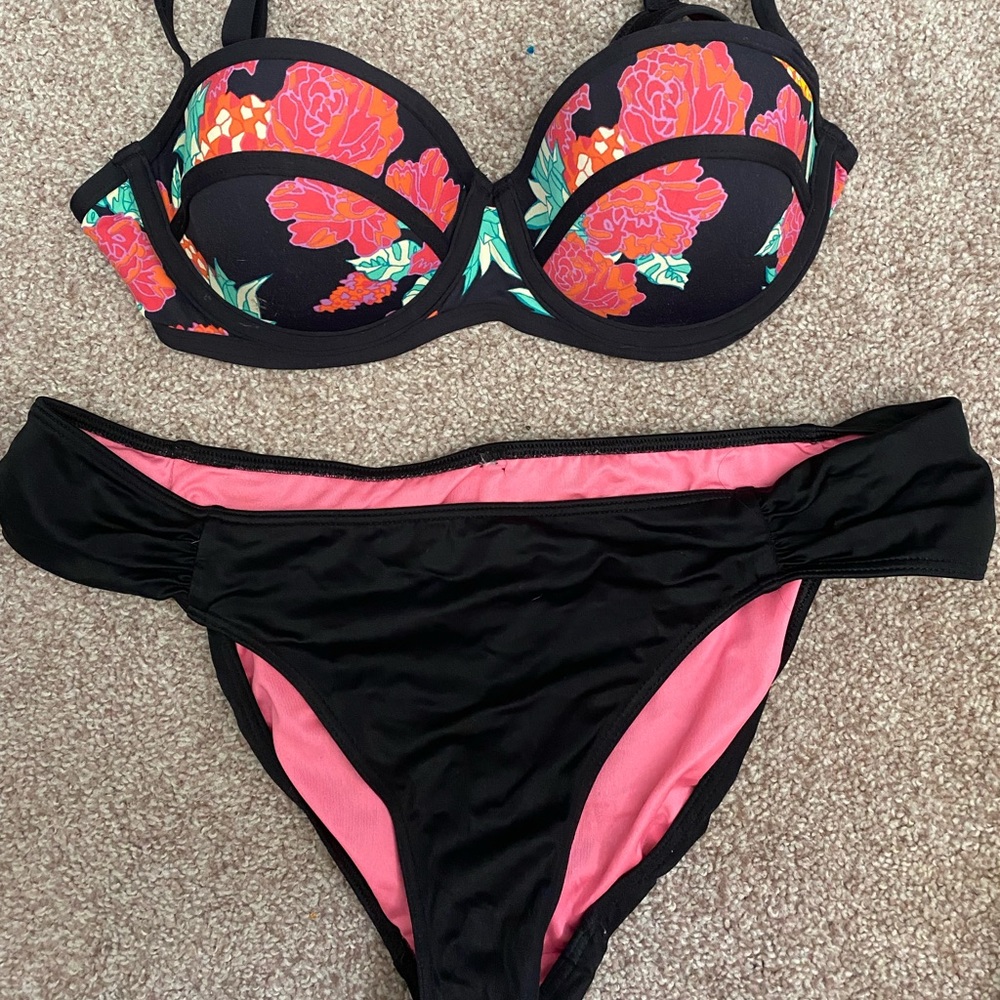 Sunseeker top/VS Pink bottom